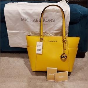 NWT Michael Kors MD Jet Set East West Top Zip Tote w/Dust Bag